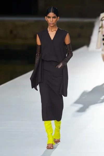 Look 27